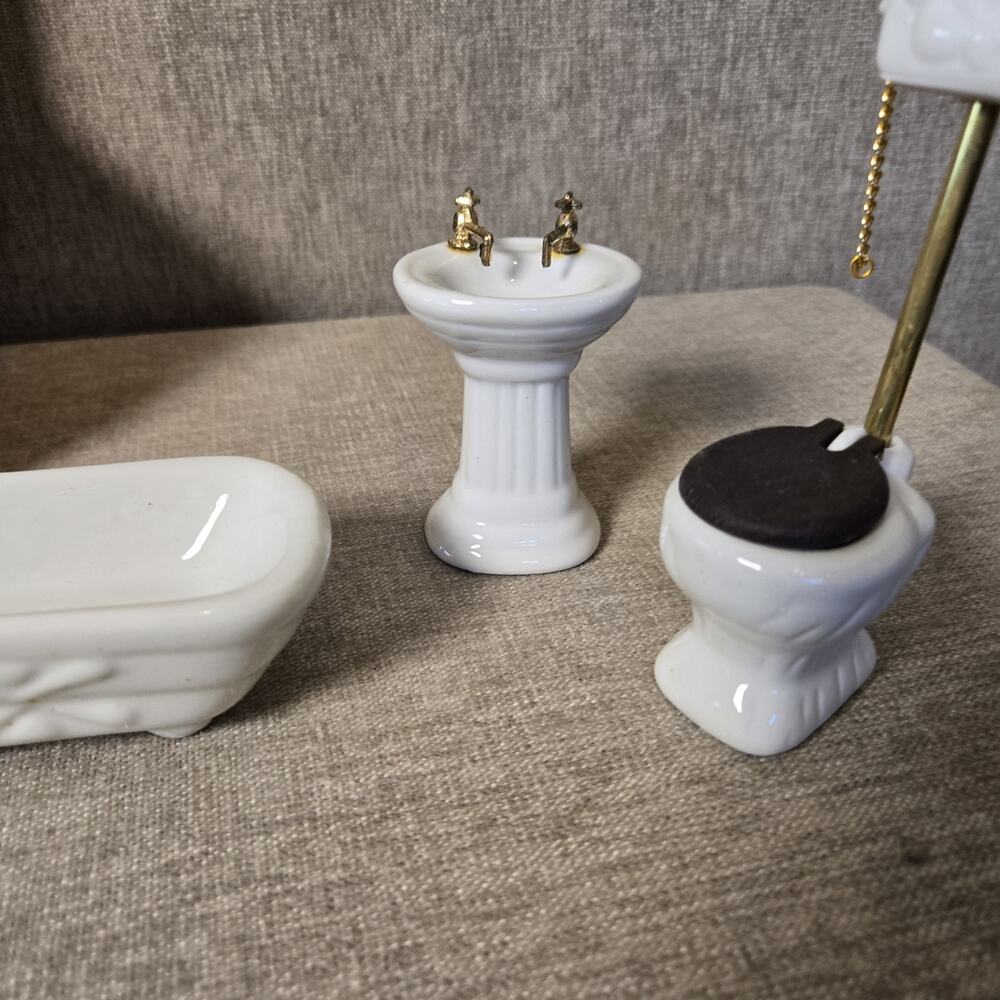 Vintage Town Square Miniatures Dollhouse Porcelain Bathroom 3 Piece Set - Picture 4 of 9